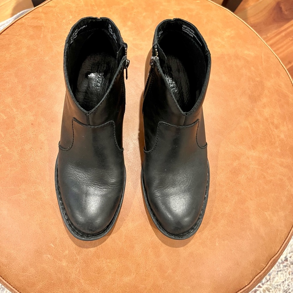 Black boots by Born - Picture 4 of 7